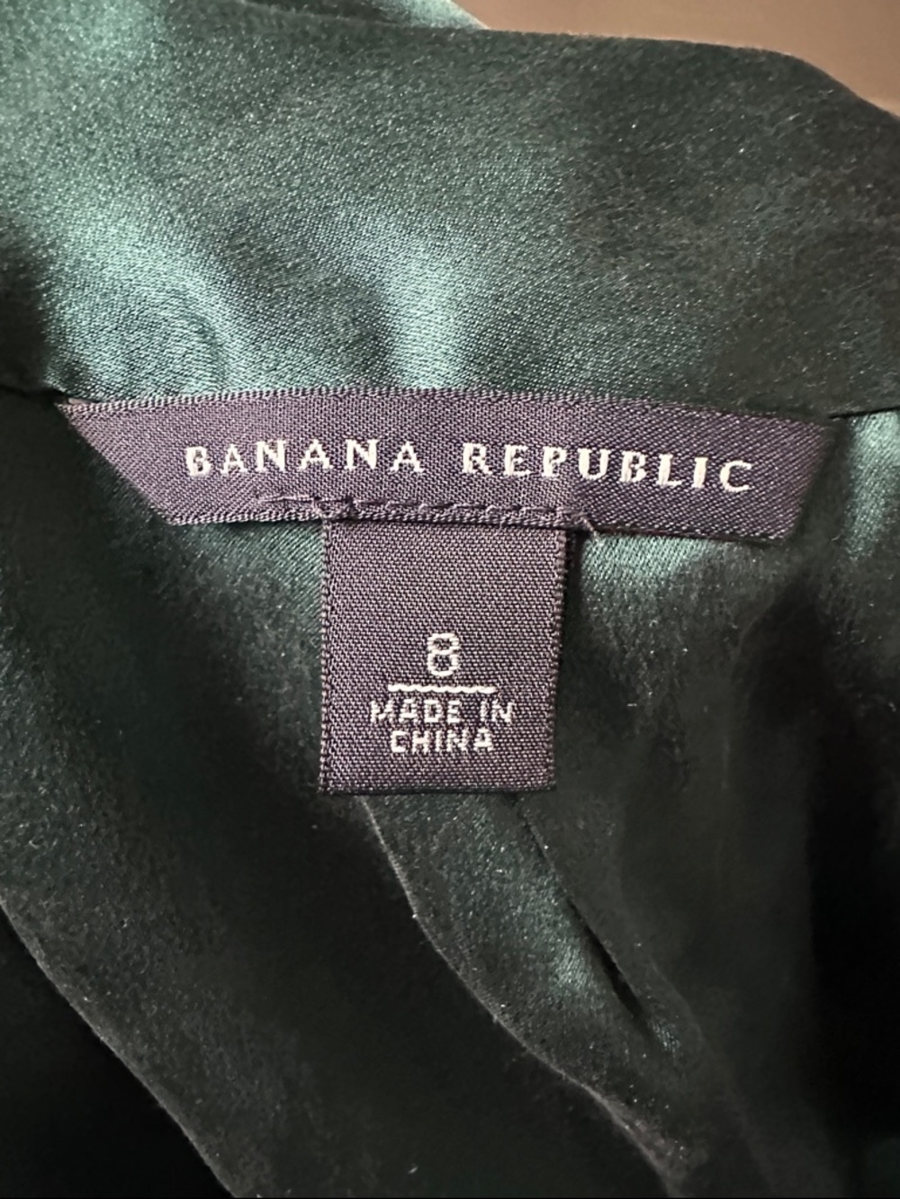 BANANA REPUBLIC 100% Silk Emerald Faux Wrap Drape Preppy Satin Blouse Sz 8 - Picture 4 of 6